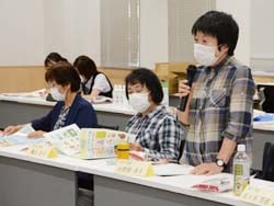 質疑を行う参加者