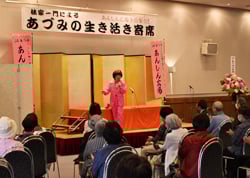 林家ペーさんの漫談に会場は笑い声に包まれた