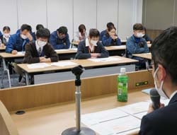 JA長野中央会講師の説明に耳を傾ける職員たち