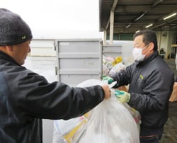 空容器を持ち込む生産者　農業生産の現場にもSDGs17のアイコンを意識したい