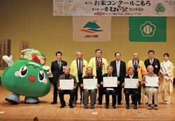 最高金賞の池田さん（前列中央）と受賞者ら