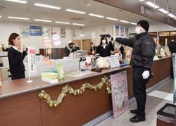 緊迫した防犯訓練の様子
