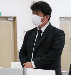 あいさつをする百瀬部会長