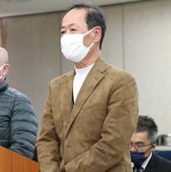 あいさつする百瀬部会長