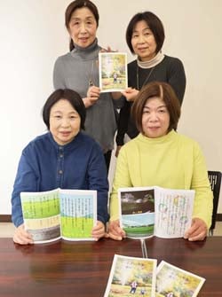 初の文集「上手に年を重ねてる会」を発行したJA女性部田辺地区の皆さん
