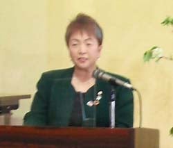 あいさつをする久保支会長