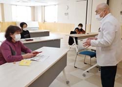 講師と対話しながら楽しくスマートフォンの使い方を学んだJAスマホ教室