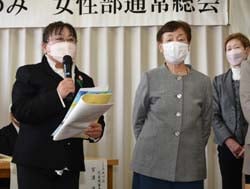 黒岩新部長が抱負を述べる（左）
