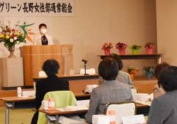 「できることから取り組みたい」と話す小林浜子女性部長