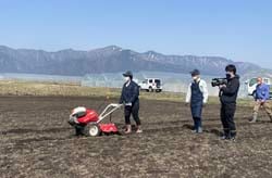 JAグリーンタイムの収録を行う担当者ら