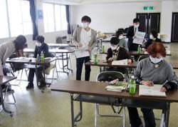 スマホアプリを学ぶ参加者