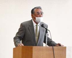 直売所の発展を誓う塚田会長