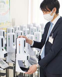 動作確認を行うJA職員