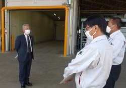 生産意欲向上を期待する北沢泉組合長