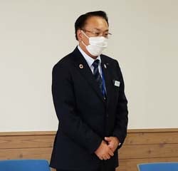 あいさつする高栁副組合長