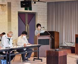 生産振興ビジョンを発表する担当者