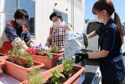 協力して作業をすすめる参加者