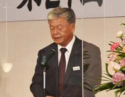 事業運営への協力に感謝を伝える神農佳人組合長