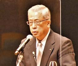 あいさつする眞島組合長