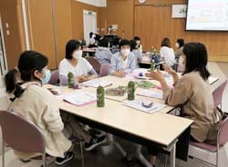 オリエンテーションで交流を深める受講生ら（撮影地：長野県飯田市で）