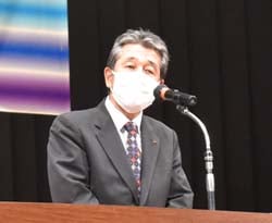 決意を述べる寺沢寿男組合長