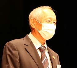 あいさつする浅沼組合長