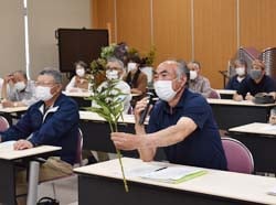 市場との意見交換で意見する池田部会長