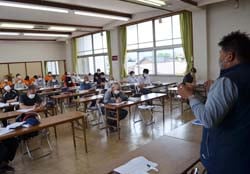 今年の状況を踏まえ説明する松橋講師