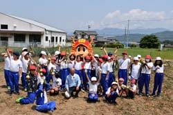 真田のぼるくんも応援に駆け付けた収穫・乾燥体験