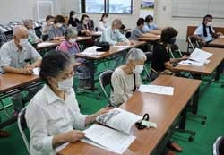 安全・安心な野生キノコ出品に向け意思統一を図った講習会