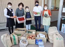 「つつじが丘学園」に地元産農産物を寄付した女性部湖北ブロック川岸支部