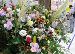 秋をテーマに飾り付けられた花
