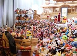 しめやかに行われた人形供養祭