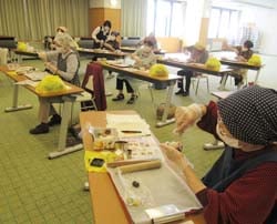 細工をしていくカレッジ受講生