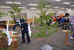 玉串奉奠する西村組合長