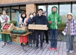 こども食堂などに農産物を提供する青年部波田支部部員