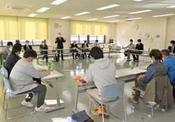 意見を交わす農家とJA役職員ら