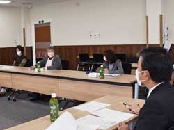 活発な意見交換が行われた常勤役員と女性組織との懇談会