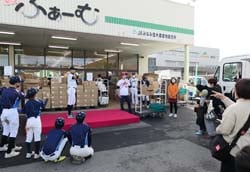 ニッチローのパフォーマンスで盛り上がる会場