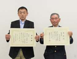最優秀賞を受賞した太田さん（右）と株式会社降籏物産（左）