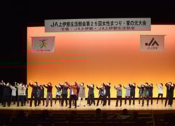 手話ダンスで気持ちをひとつにする生活部会本部役員
