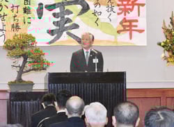 挨拶する千國茂組合長