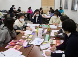 「2030SDGs」をプレイする様子