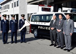 大町警察署で開かれた車両寄贈式