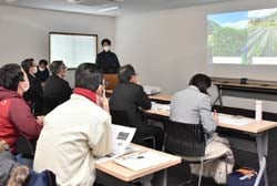 最優秀賞を受賞した鈴木技術員の発表