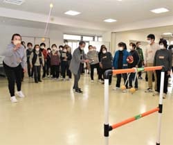 ラダーゲッターで高得点を目指す部員たち