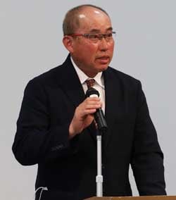 あいさつする野村部会長