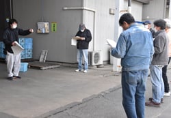 凍霜害対策について営農技術員が説明