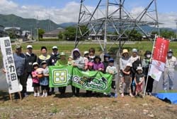 参加者らで記念撮影