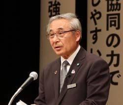 あいさつする田屋組合長